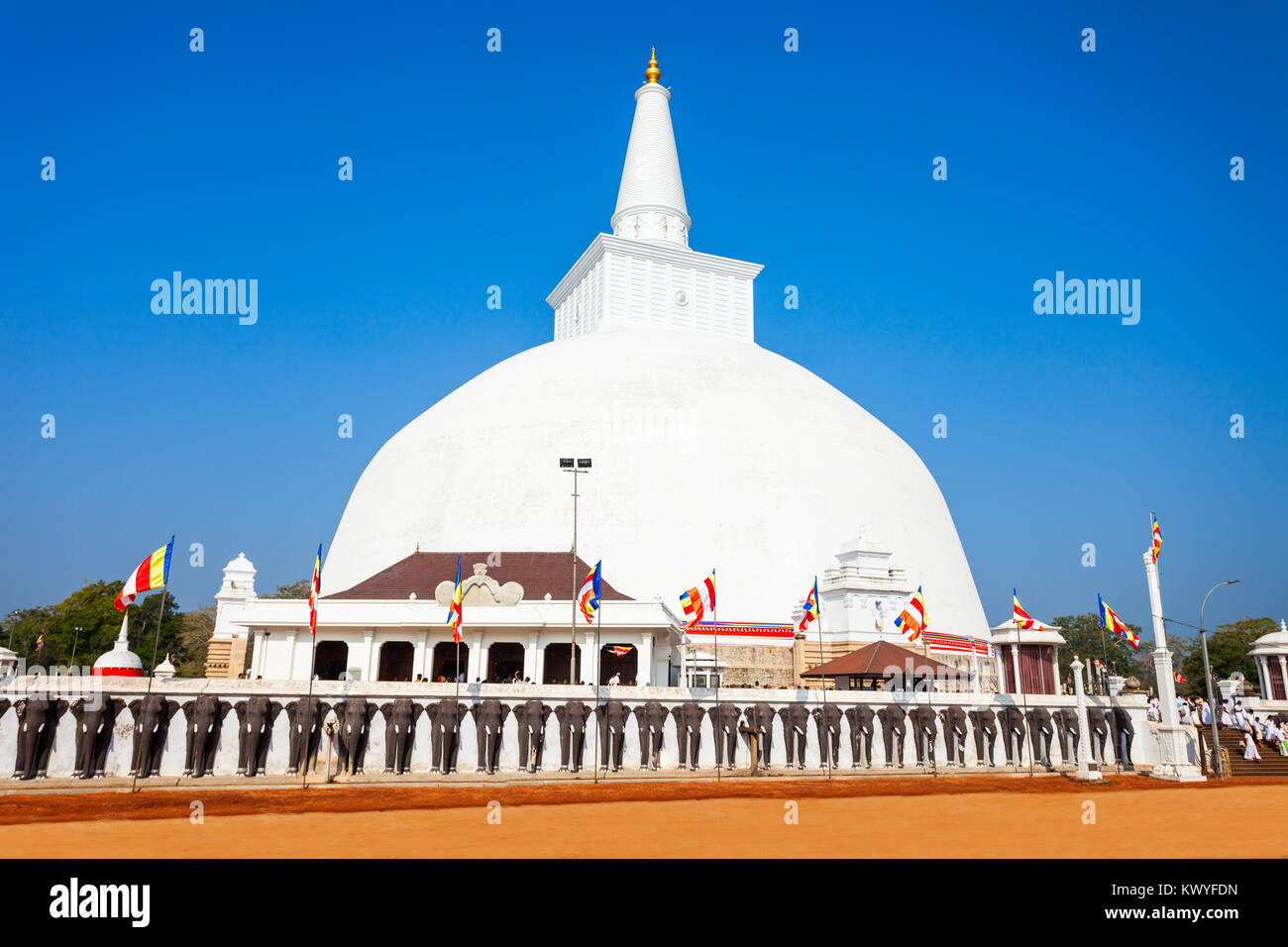 Die ruwanwelisaya ist ein Stupa in Anuradhapura, Sri Lanka. Ruwanwelisaya als für die Architektur zu bewundern und heilig ist, viele Buddhisten aller Stockfoto