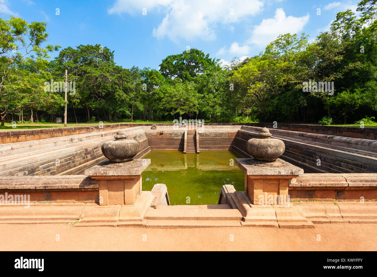 Kuttam Pokuna/Teiche - eines der besten Exemplare der baden-Tanks in das alte Königreich von Anuradhapura, Sri Lanka Stockfoto