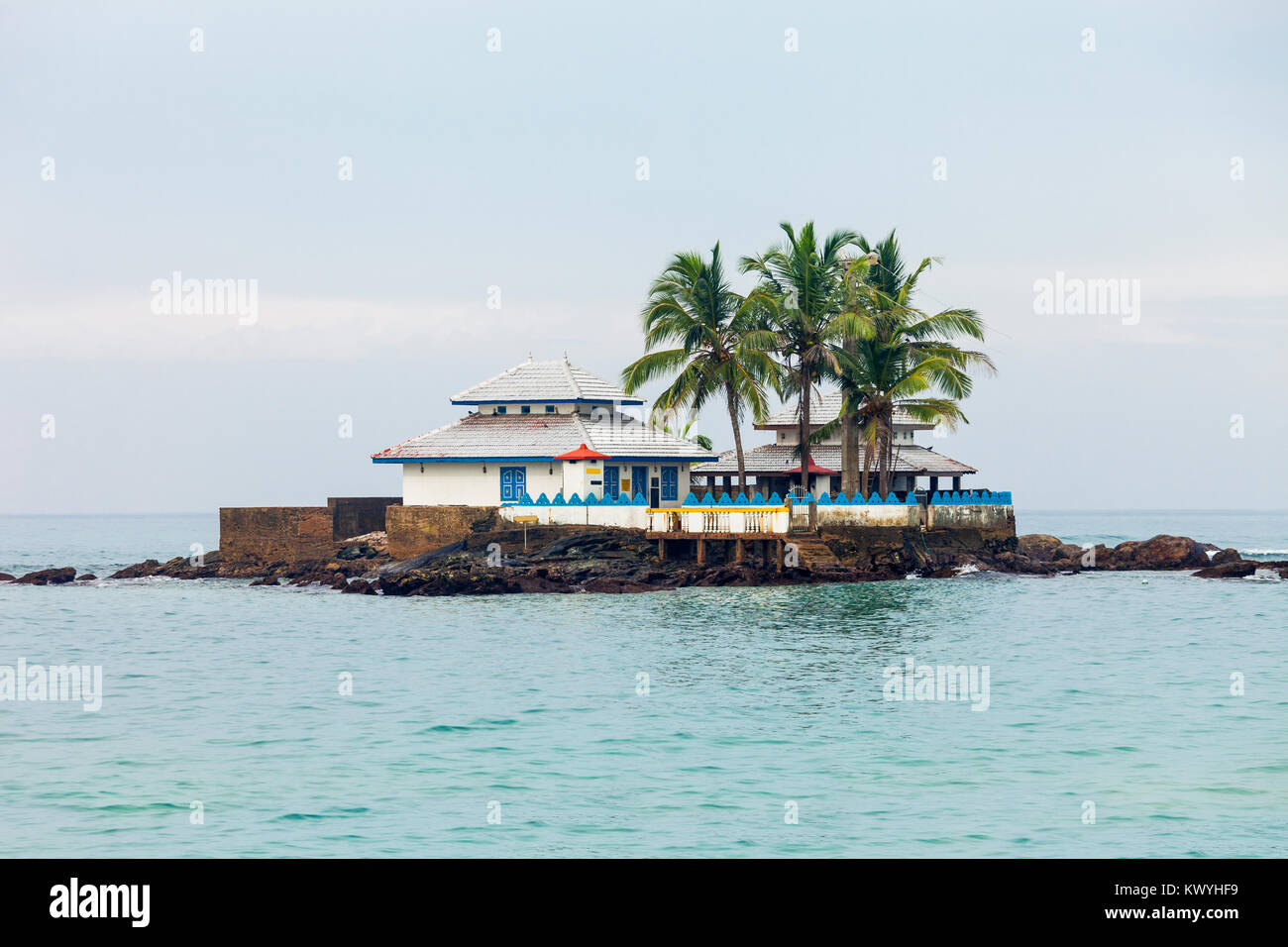 Devol seenigama Sri Maha Muhudu Devalaya in Hikkaduwa, Sri Lanka. Seenigama Muhudu Viharaya ist ein buddhistischer Tempel auf der Insel im Indischen Ozean. Stockfoto