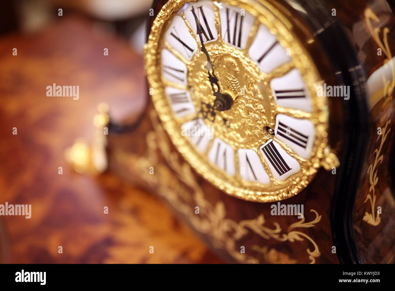 Antike reich verzierte Uhr Hintergrund für Zeit Konzept Stockfoto