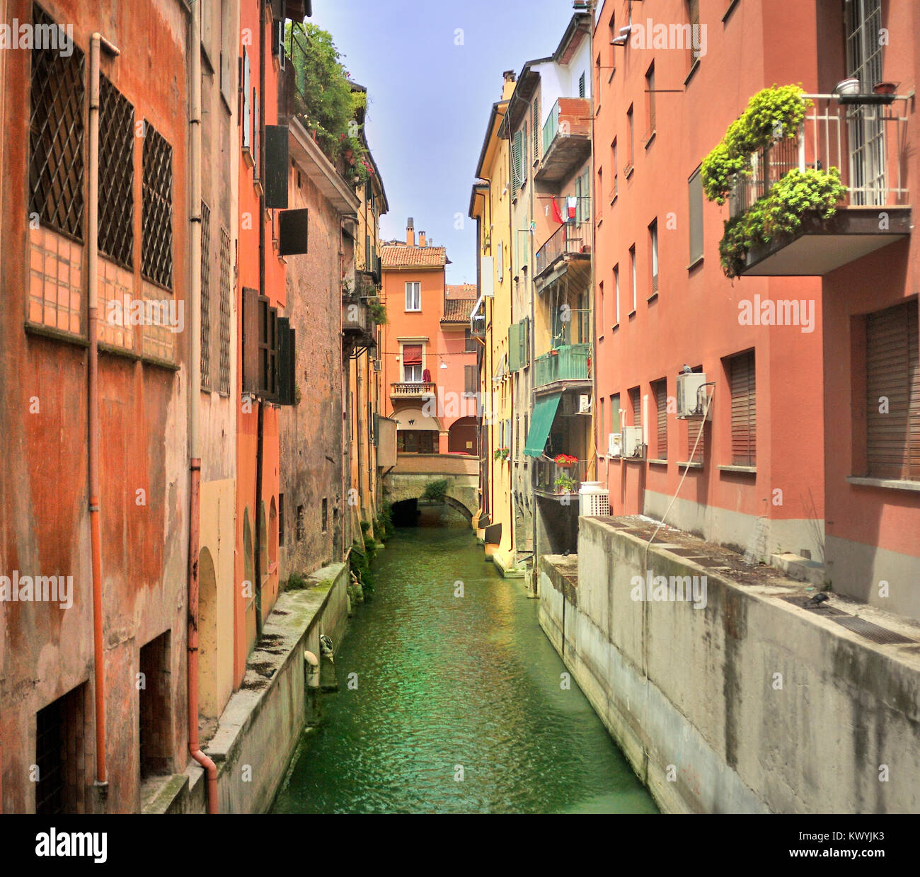 Blick auf den Kanal von Reno via Guglielmo Oberdan, Bologna, Italien Stockfoto