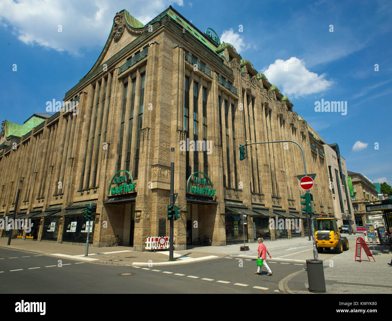 Galeria Kaufhof Düsseldorf Deutschland großes Kaufhaus Einkaufszentrum Stockfoto