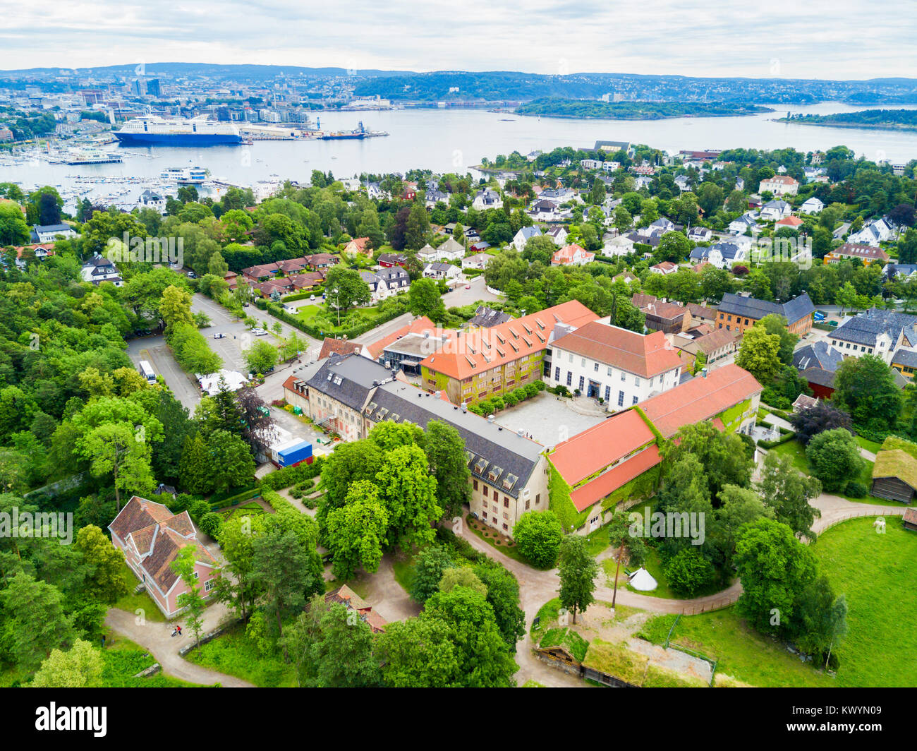 Norwegische Museum für Kulturgeschichte oder Norsk folkemuseum Antenne Panoramablick, auf der Halbinsel Bygdoy in Oslo, Norwegen Stockfoto