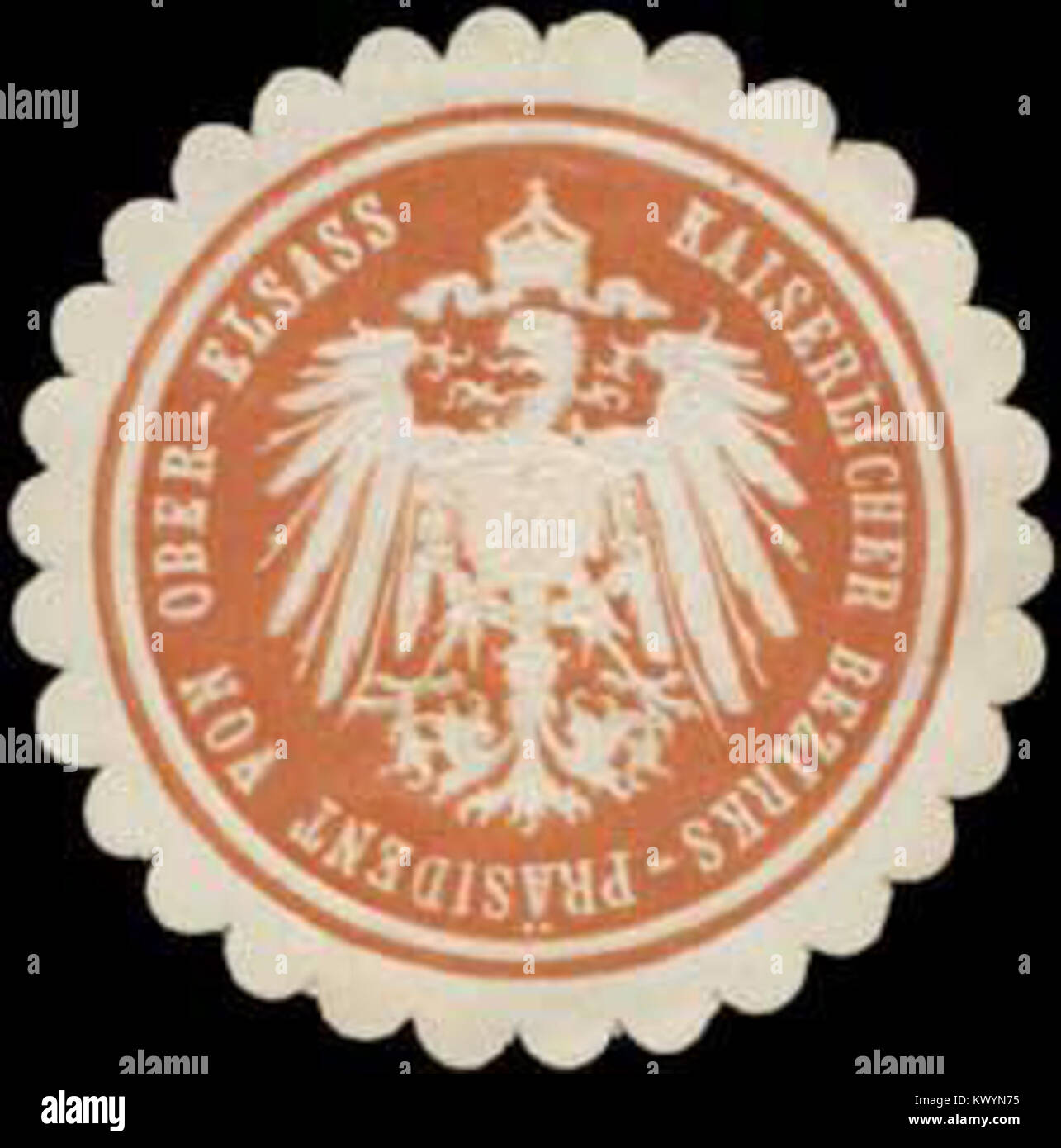 Dieses Siegel, das vom Oberelsässischen Bezirkspräsidenten (Ober-Elsass) verwendet wurde, symbolisierte Autorität in der Regierungsführung. Sie wurde auf offizielle Dokumente und Korrespondenz angewendet und kennzeichnete die Verwaltungspraxis der Region während ihrer Zeit. Stockfoto