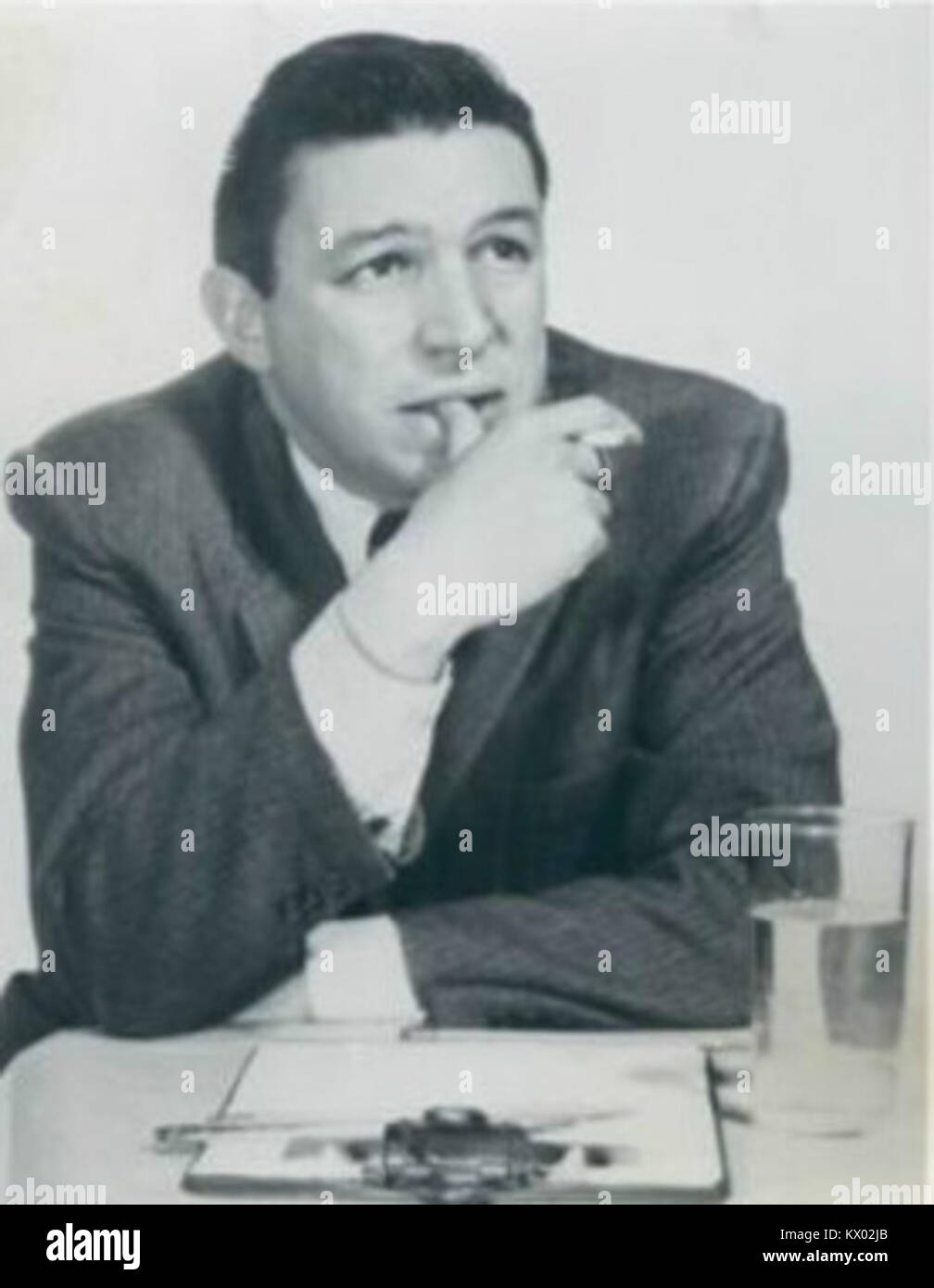 Foto oder still aus einem Interview mit dem Journalisten Mike Wallace aus dem Jahr 1957, das Mediengeschichte und Fernsehübertragungen dokumentiert. Stockfoto