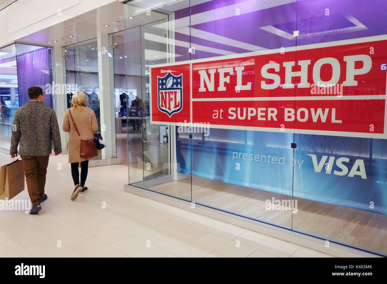 Kaufer In Die Nfl Shop In Der Mall Of America In Minneapolis Minnesota Usa Stockfotografie Alamy