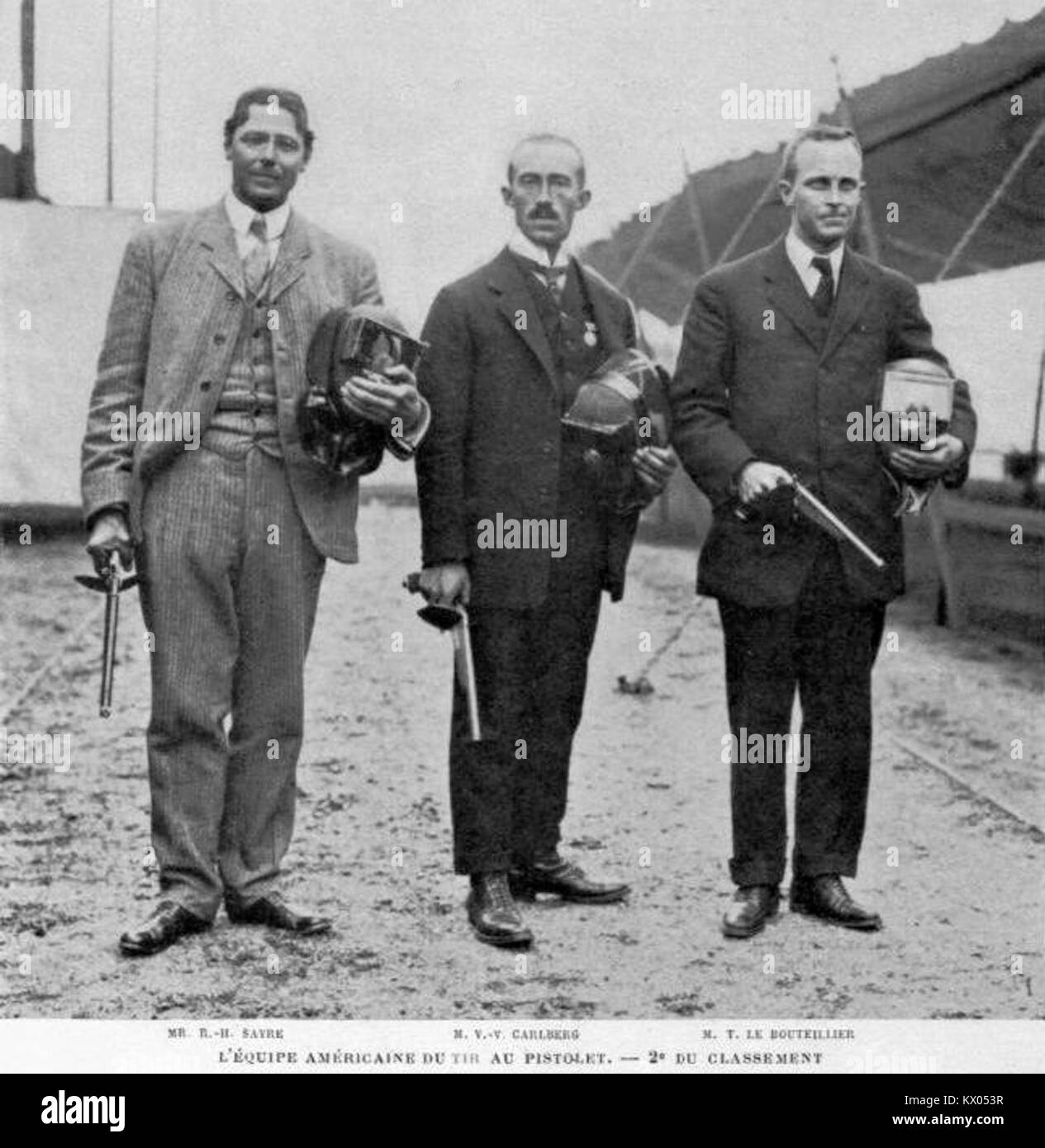 Das US-amerikanische Pistolenschießteam sicherte sich bei den Olympischen Spielen 1908 den zweiten Platz und war damit eine wichtige Errungenschaft in der frühen olympischen Schießgeschichte. Stockfoto