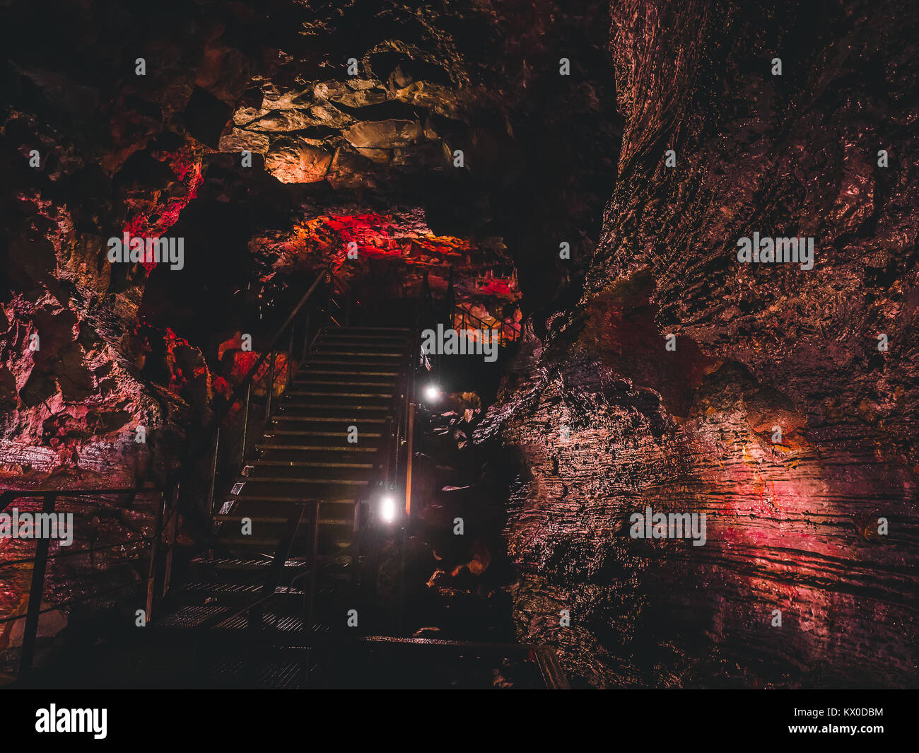 In der prächtigen roten Lava Tunnel Raufarholshellir in der Nähe von Reykjavik, Island Stockfoto