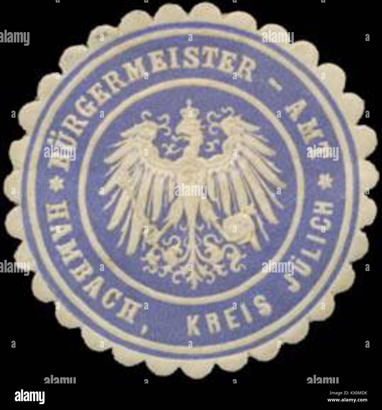 Das Siegelmarke Bürgermeister-Amt Hambach aus dem Landkreis Jülich wurde Ende des 19. Jahrhunderts zur Beglaubigung amtlicher Urkunden genutzt. Sie spiegelt das lokale Verwaltungssystem und die Verwaltungsaufgaben der damaligen Zeit wider. Stockfoto