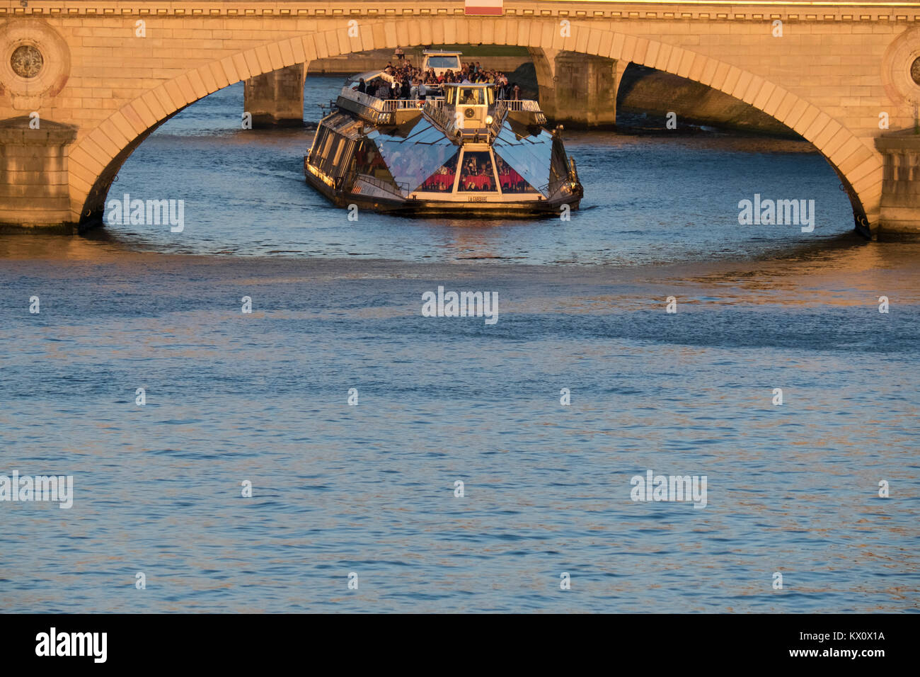 Frankreich, Paris (75), Essen Abendessen auf einem Bateau Mouche Stockfoto
