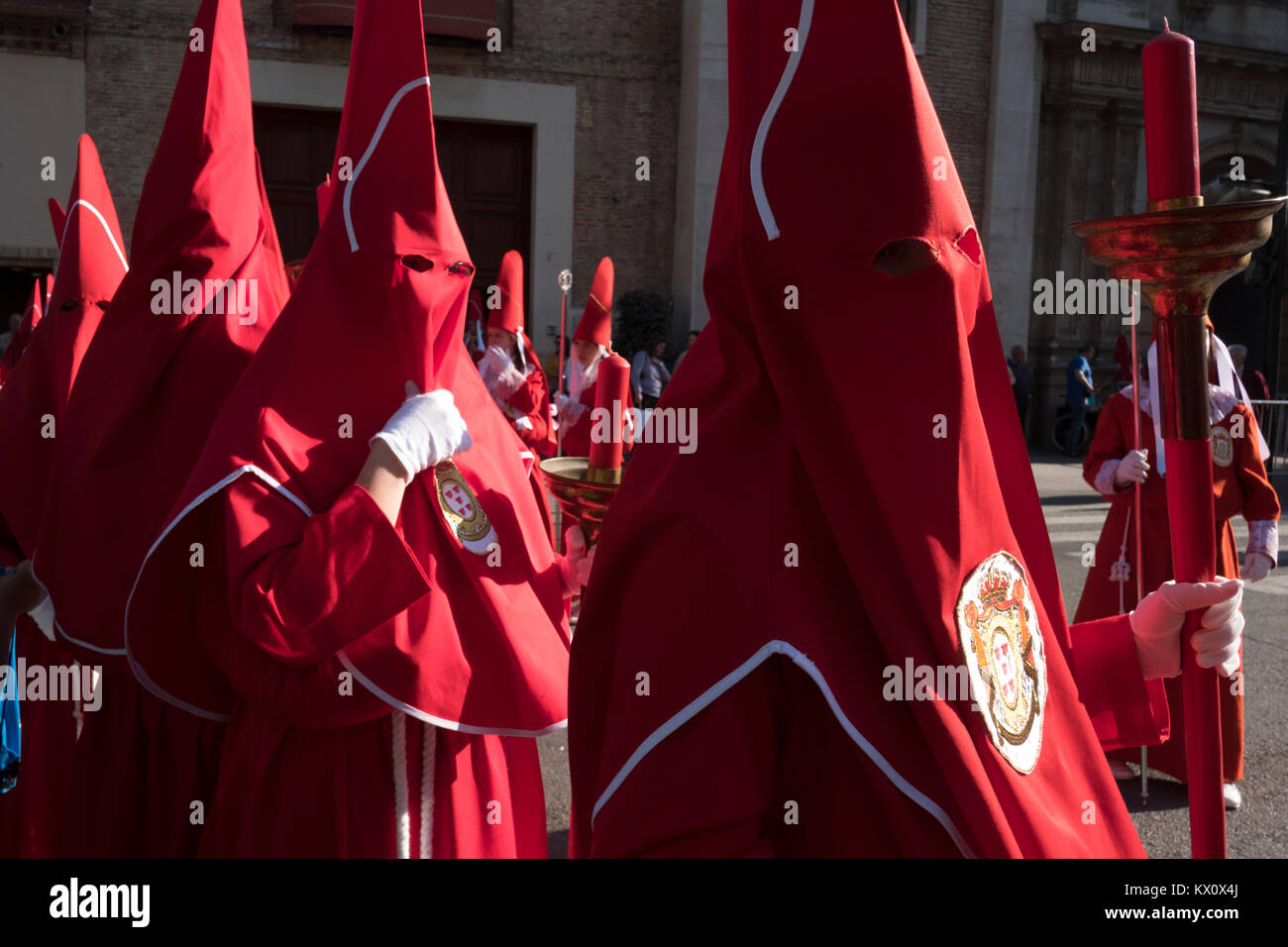 Während der Semana Santa, der Karwoche Zeremonien, büßer Parade durch die Straßen von Murcia in Spanien Stockfoto