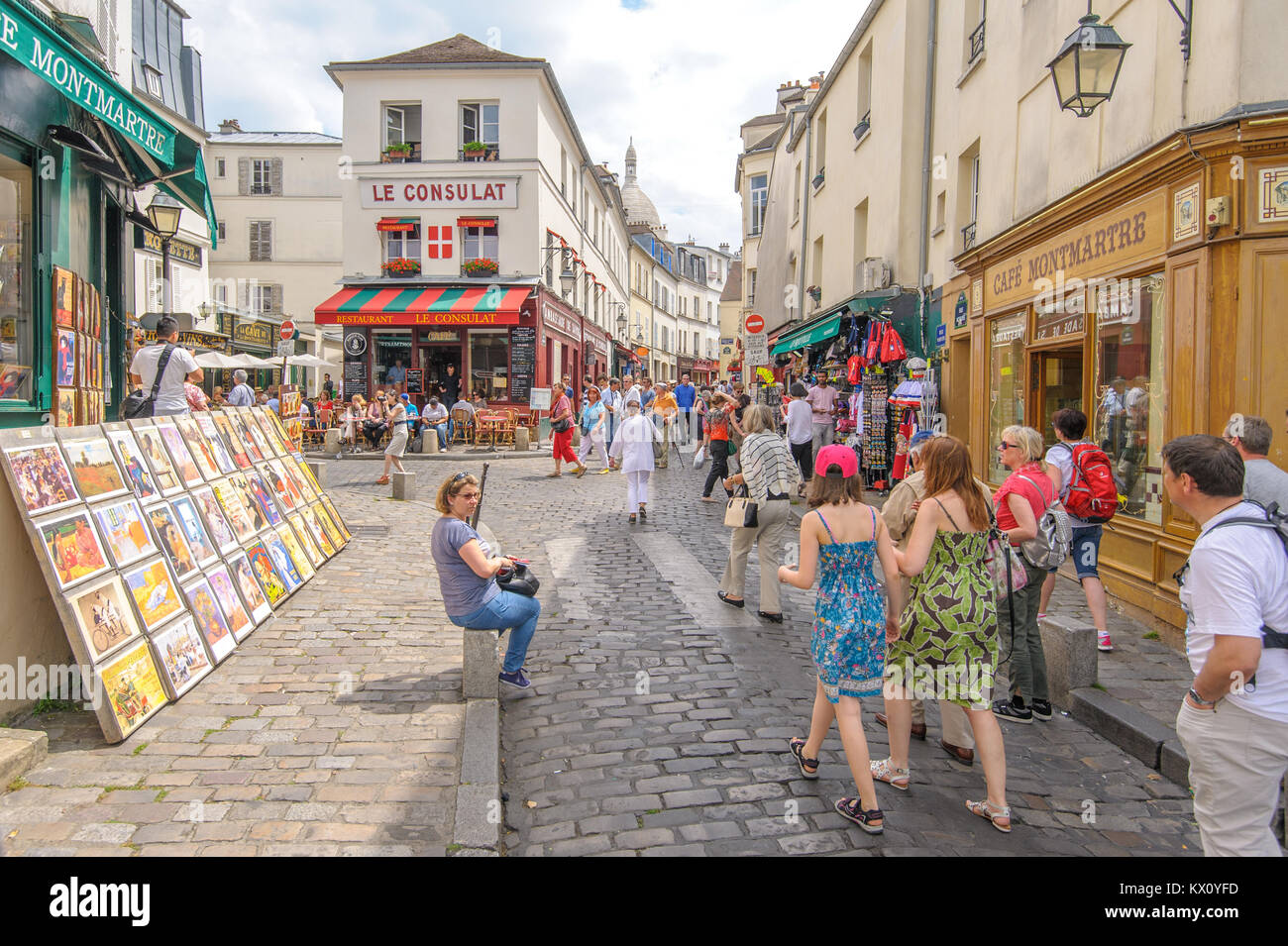 Blick auf die Straße von Montmartre in Paris, Frankreich Stockfoto