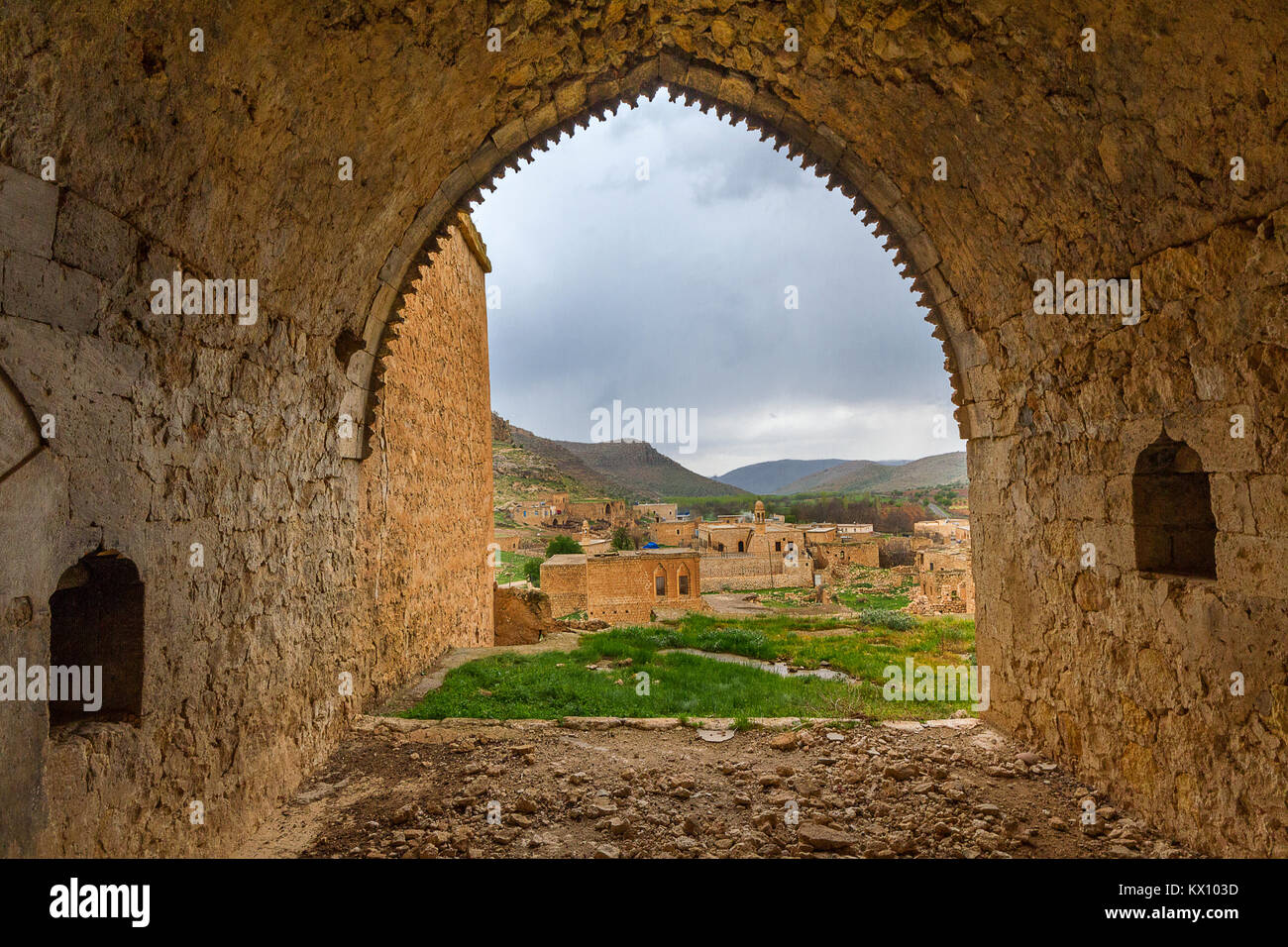 Blick über das verlassene Dorf Killit, in der Nähe der Stadt Savur und Mardin. Das Dorf war einst durch die syrisch-orthodoxen Christen bewohnt. Stockfoto
