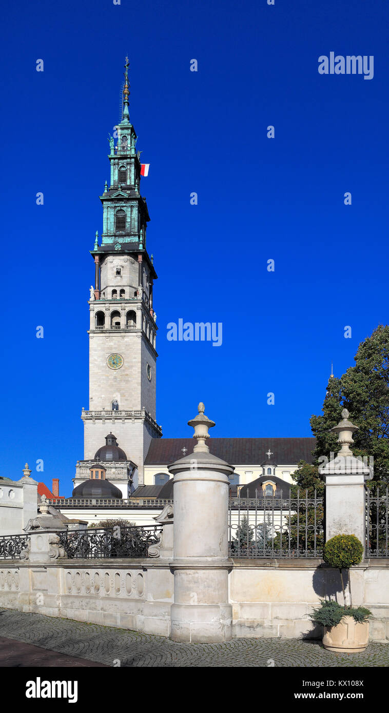 Polen, Schlesien Provinz, Tschenstochau - 2014/10/29: Pauline um Kloster Jasna Gora - das Kloster Turm Stockfoto