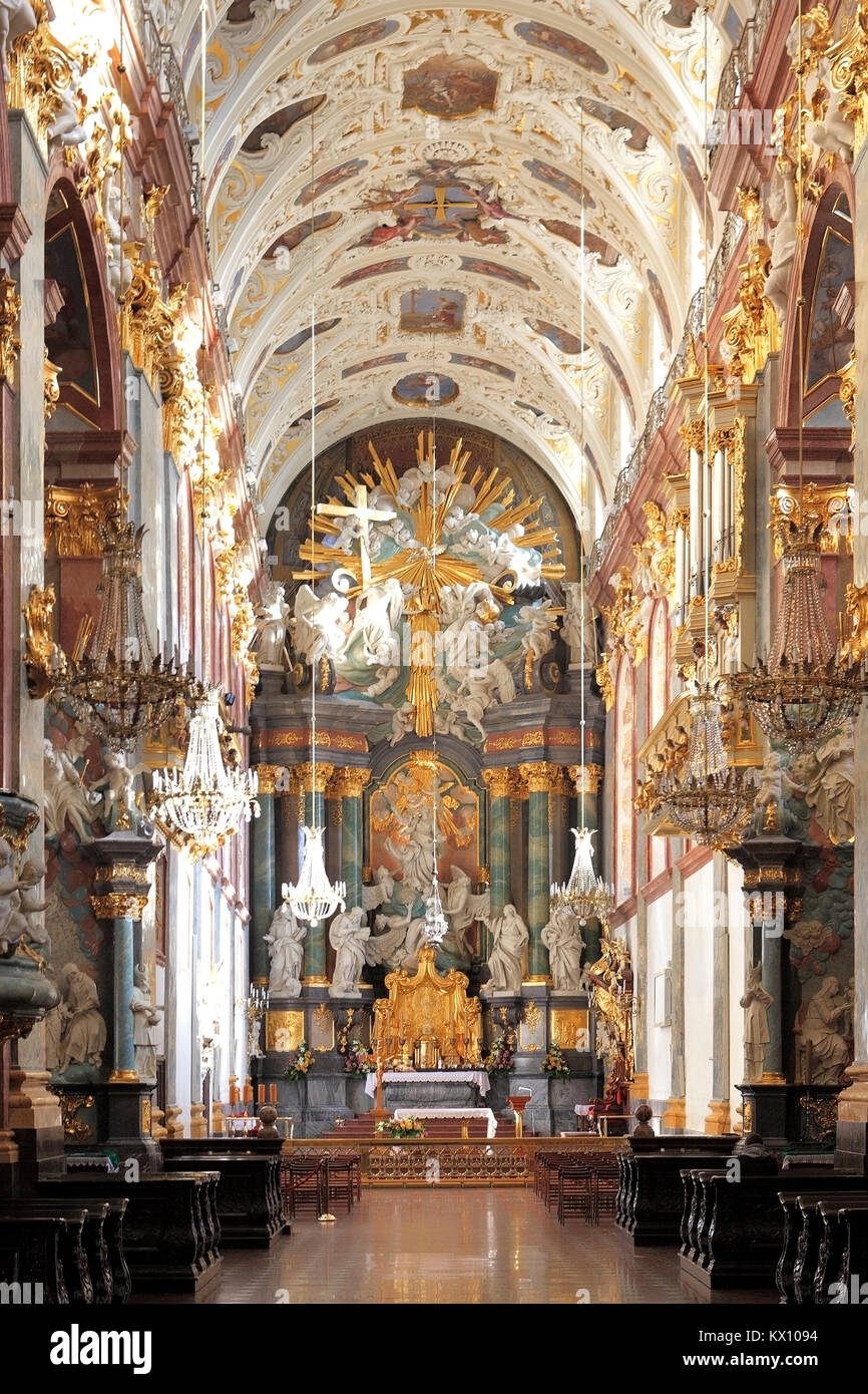 Polen, Schlesien Provinz, Tschenstochau - 2014/10/29: Innenraum des Jasna Gora Pauline um Kloster - Hauptschiff Stockfoto
