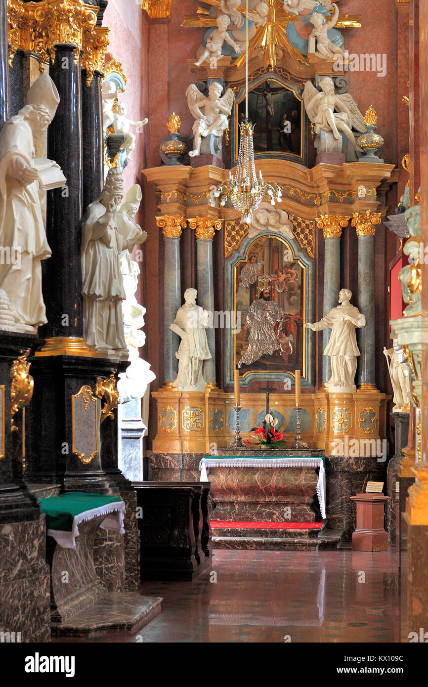 Polen, Schlesien Provinz, Tschenstochau - 2014/10/29: Innenraum des Kloster Jasna Gora Pauline Um - Gang Stockfoto