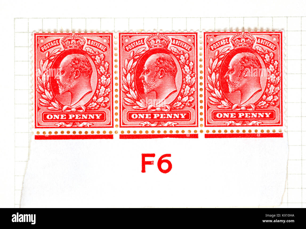 Ein Block mit drei mint König Edward VII. einen Penny rot Stempel von einem Blatt mit Seitennummer F6. Stockfoto
