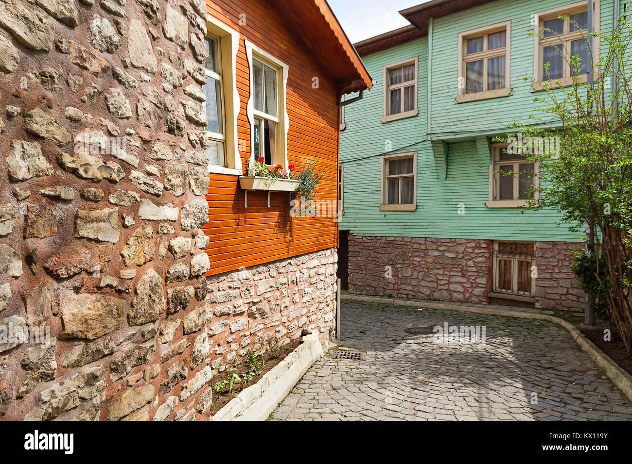 Bunte osmanischen Häuser im Stadtteil Edirnekapi in Istanbul, Türkei. Stockfoto