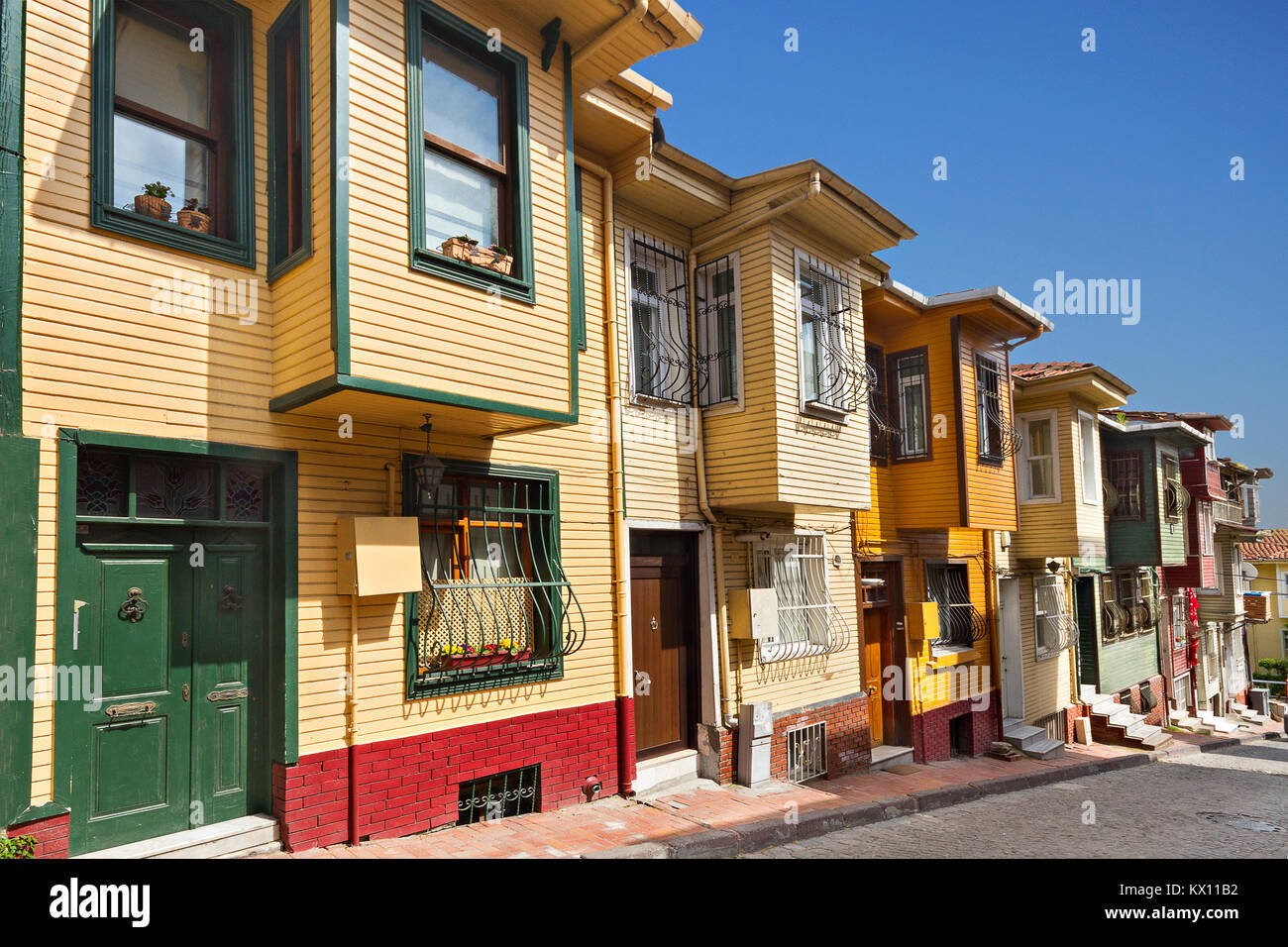 Bunte osmanischen Häuser im Stadtteil Edirnekapi in Istanbul, Türkei. Stockfoto