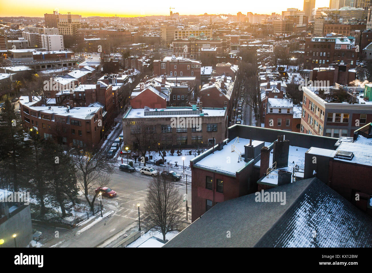 Über die Dächer der Stadt Boston Massachusetts bei Sonnenuntergang Stockfoto