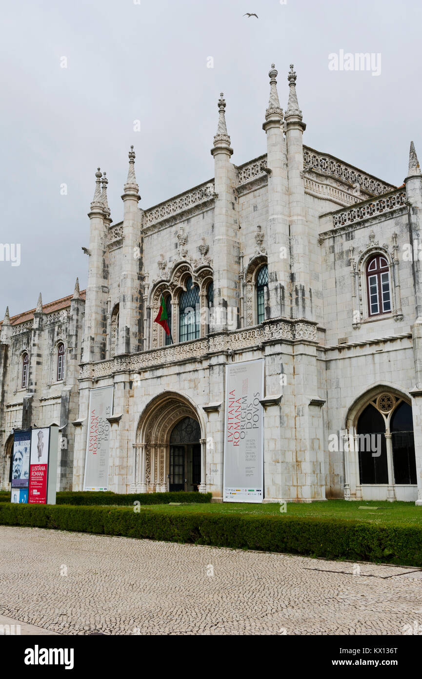 Das Jerónimos Kloster ist ein ehemaliges Kloster des Ordens des heiligen Hieronymus in der Nähe des Tejo in der Pfarrei von Belém, Portugal Stockfoto