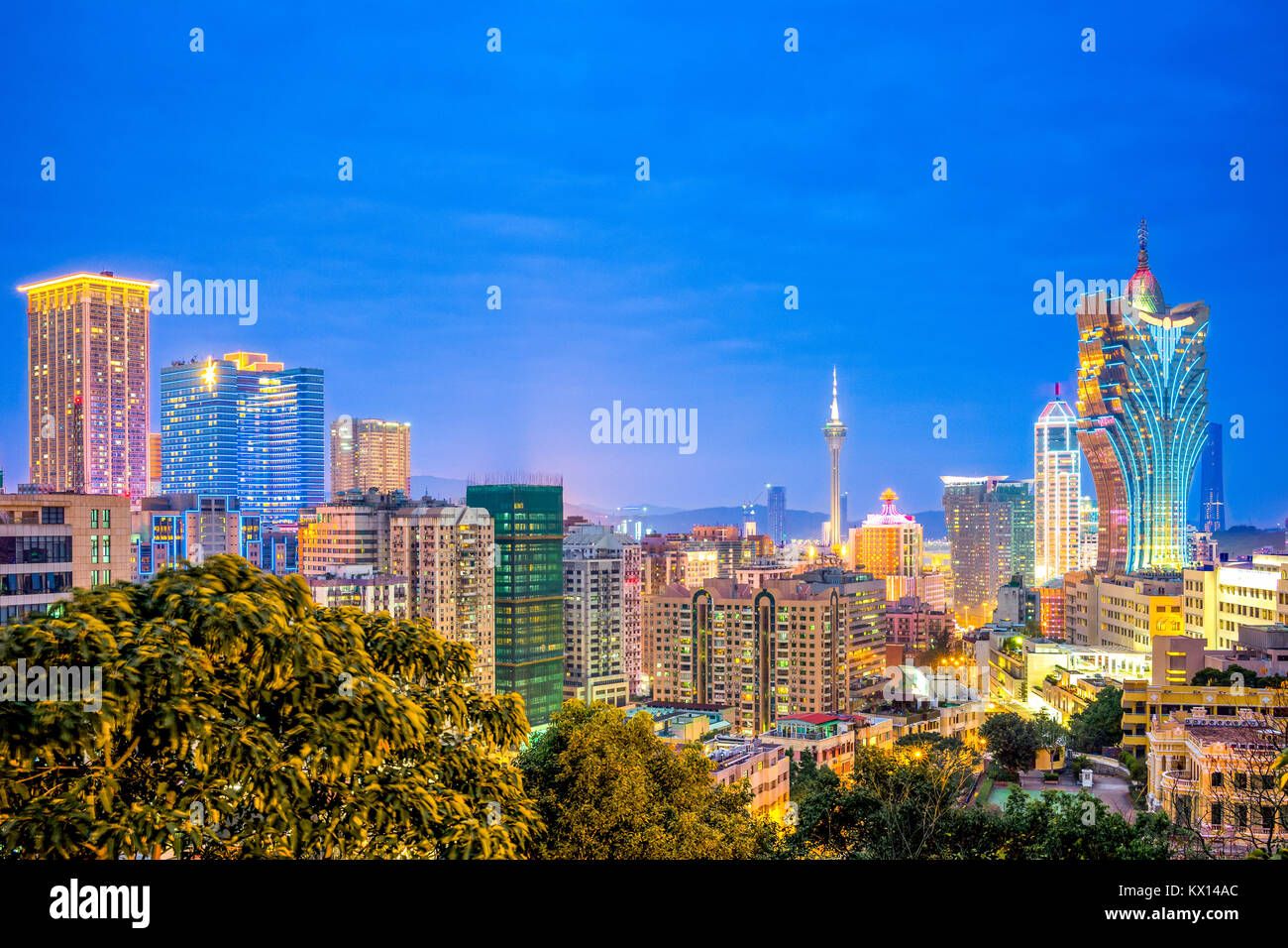 Die Skyline von Macau bei Nacht Stockfoto