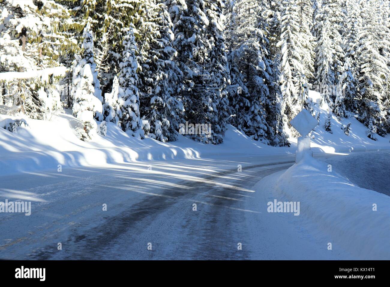 Reise durch die Winterlandschaft Stockfoto