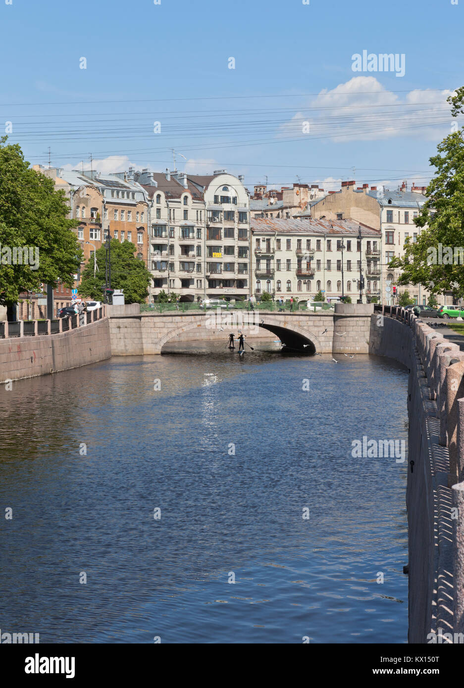 St. Petersburg, Russland - 17. Juni 2017: Silin Brücke über dem Fluss Karpovka in der Stadt St. Petersburg. Stockfoto
