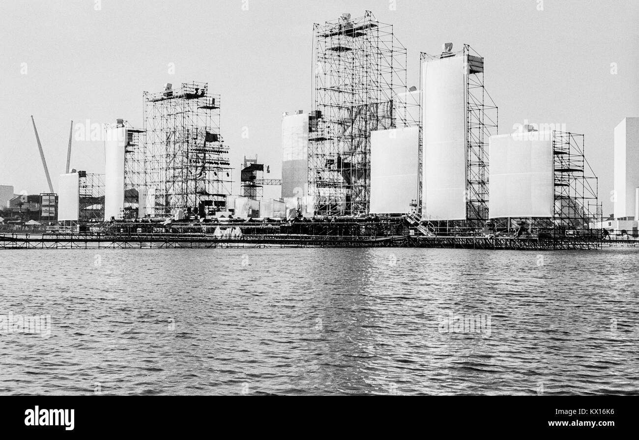 Bühne für Jean Michel Jarre Konzert Europa in Concert Tour, Sevilla, Inszenierung von Edwin Shirely Inszenierung in den See in der Sevilla Expo Center gebaut, Lago de la Cartuja, Spanien, 1./2. Oktober 1993 Stockfoto