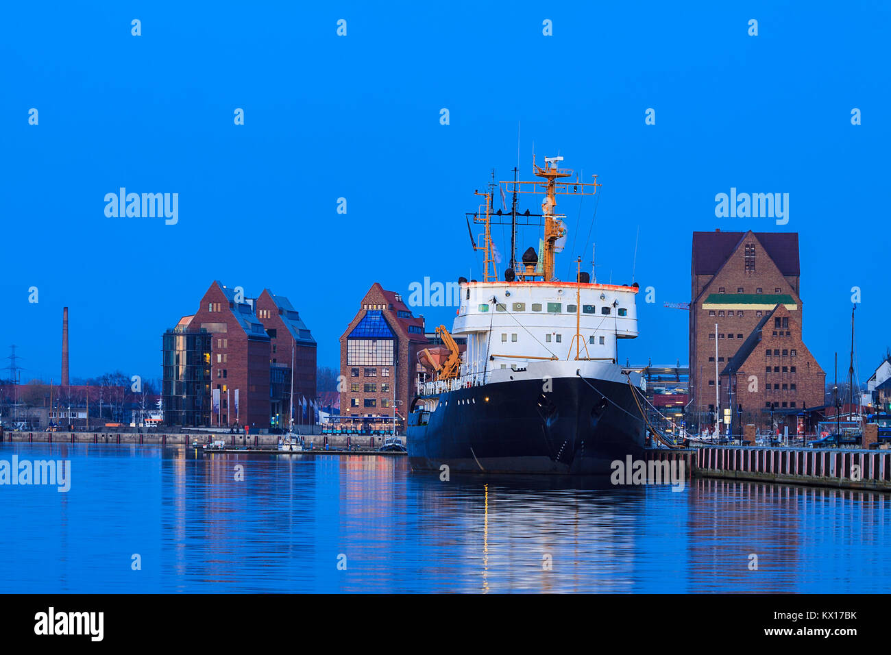 Abends in der Stadt Hafen Rostock, Deutschland. Stockfoto