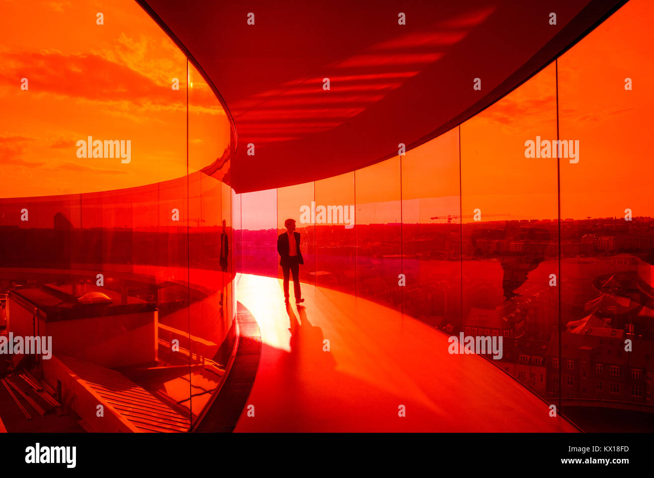 Besucher genießen Sie Ihren Rainbow Panorama von Aarhus im Kunstmuseum Aros. Das Museum ist die am zweithäufigsten in Dänemark besucht. Stockfoto