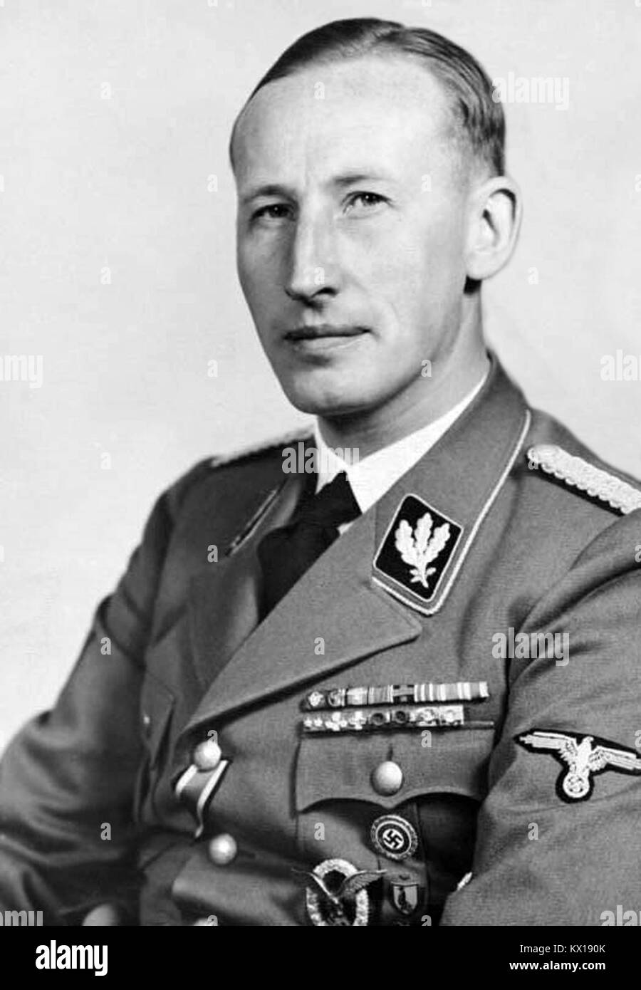 Reinhard Tristan Eugen Heydrich war eine hochrangige deutsche NS-Offiziellen während des Zweiten Weltkrieges und der Architekt des Holocaust. Er war ein SS-Obergruppenführer und General der Polizei (Senior Group Leader und General der Polizei) sowie Leiter des Reiches wichtigsten Security Office (einschließlich der Gestapo, Kripo und SD). Stockfoto