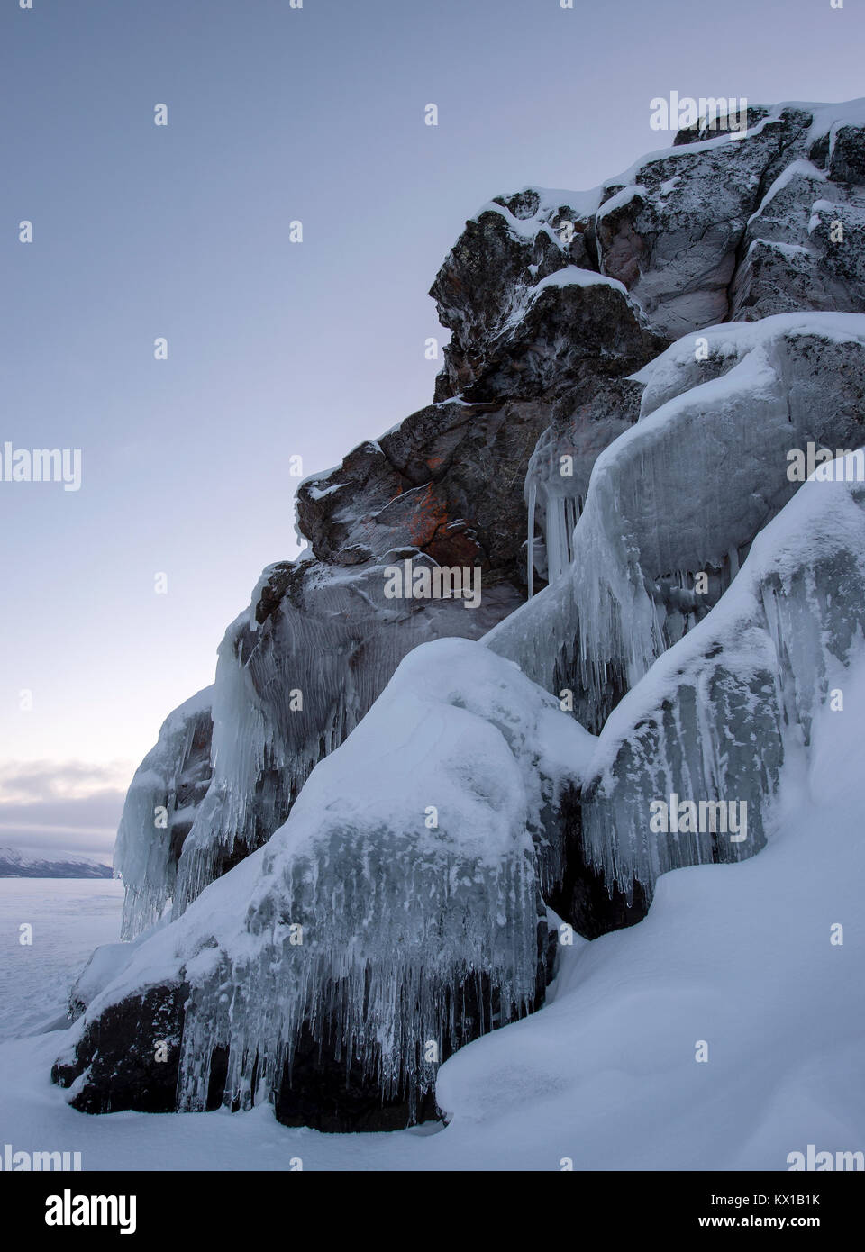 Gefrorene eis Strukturen auf See Tornetrask in Schweden Stockfoto