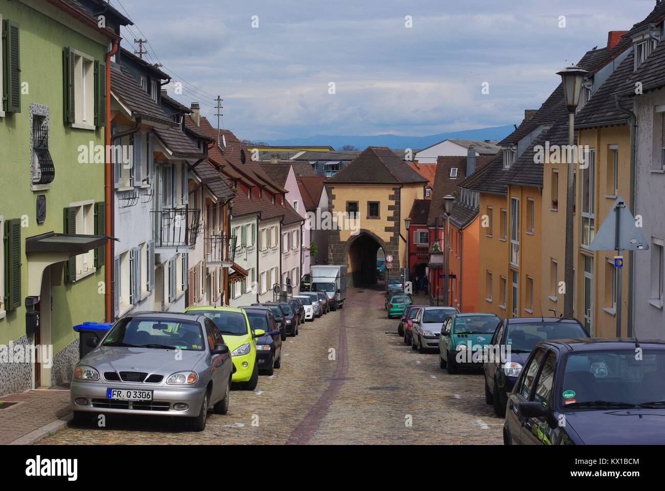 Die mittelalterliche Stadt Breisach am Rhein (Deutschland) an der Grenze zu Frankreich: Altes Stadttor Stockfoto