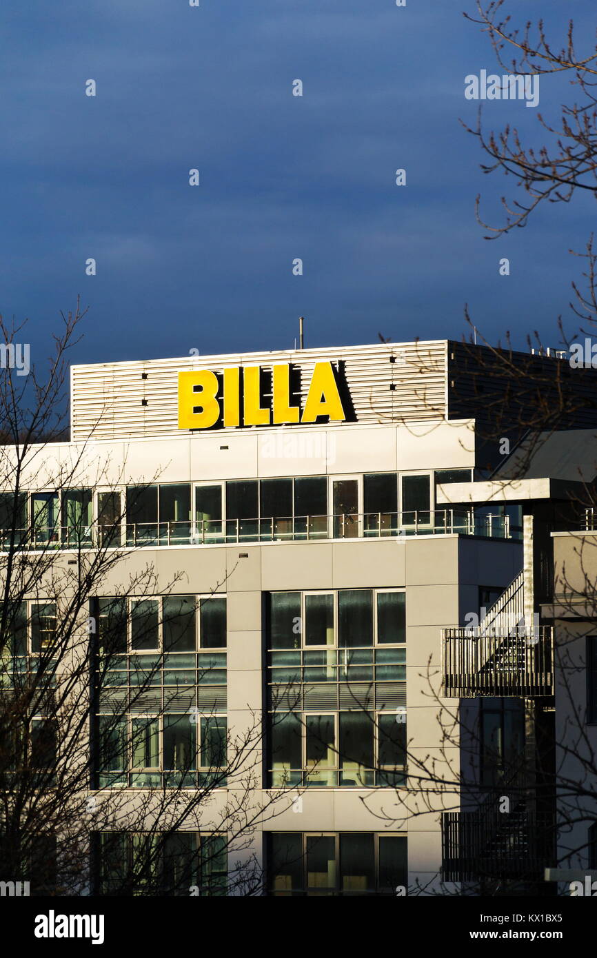 Prag, tschechische Republik - 6. Januar: billa Firmenlogo vor dem Supermarkt von deutschen REWE-Gruppe am 6. Januar 2018 in Prag, Tschechische Republik. Stockfoto
