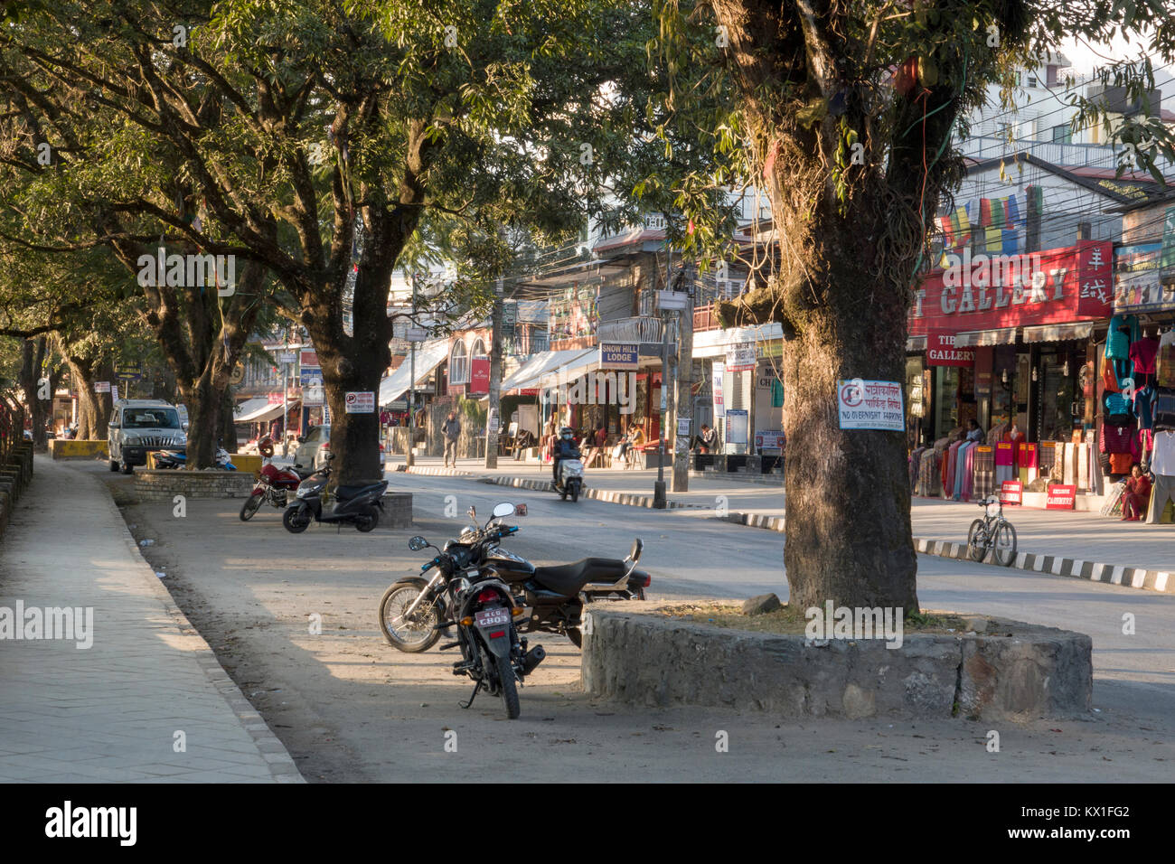 Phewa Lake road Street Scene, Pokhara, Nepal Stockfoto