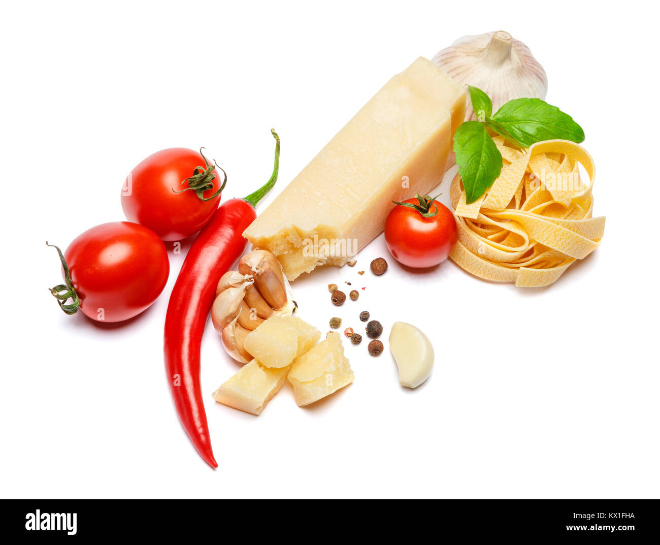 Traditionelle italienische Produkte - Nudeln, Parmesan, Tomaten Stockfoto