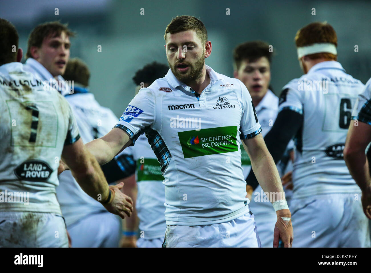 Parma, Italien. 06. Januar 2018. Krieger "fliegen die Hälfte Finn Russell feiert nach einem Versuch im Spiel gegen Zebre Rugby Club in Guinness PRO 14 2017/2018. Massimiliano Carnabuci/Alamy leben Nachrichten Stockfoto