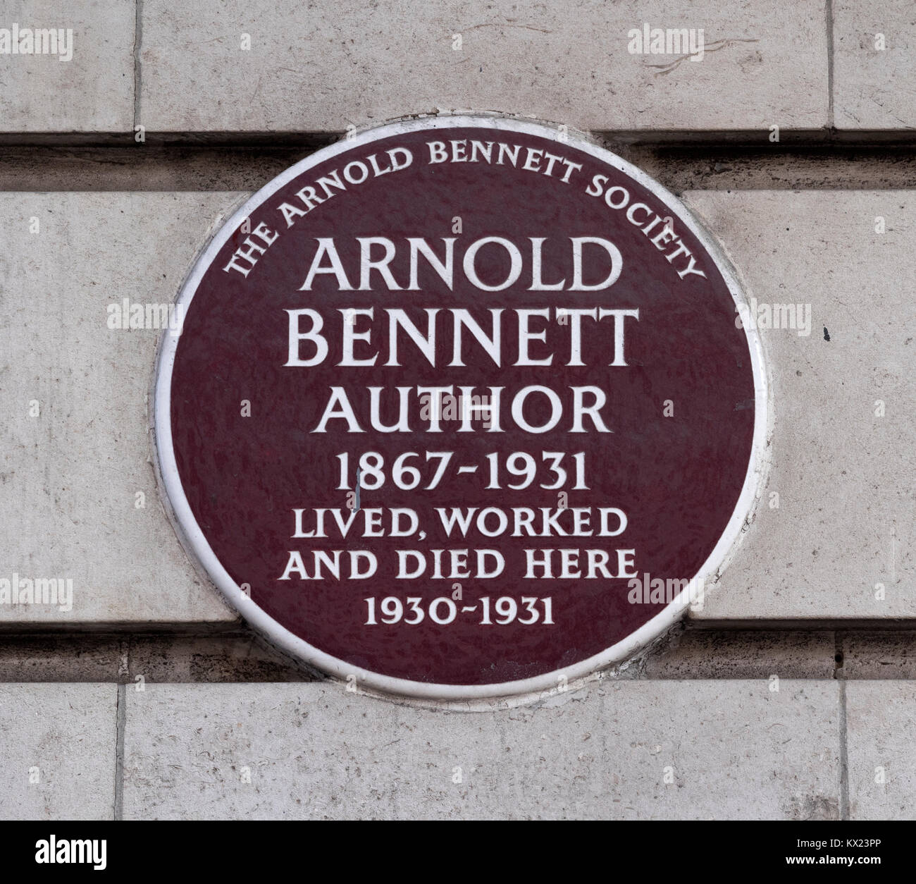 Braun Erbe Gedenktafel an Chiltern Hof, Baker Street, London im Gedenken an, dass Arnold Bennett Autor lebte, arbeitete und starb dort. 1930-1931 Stockfoto