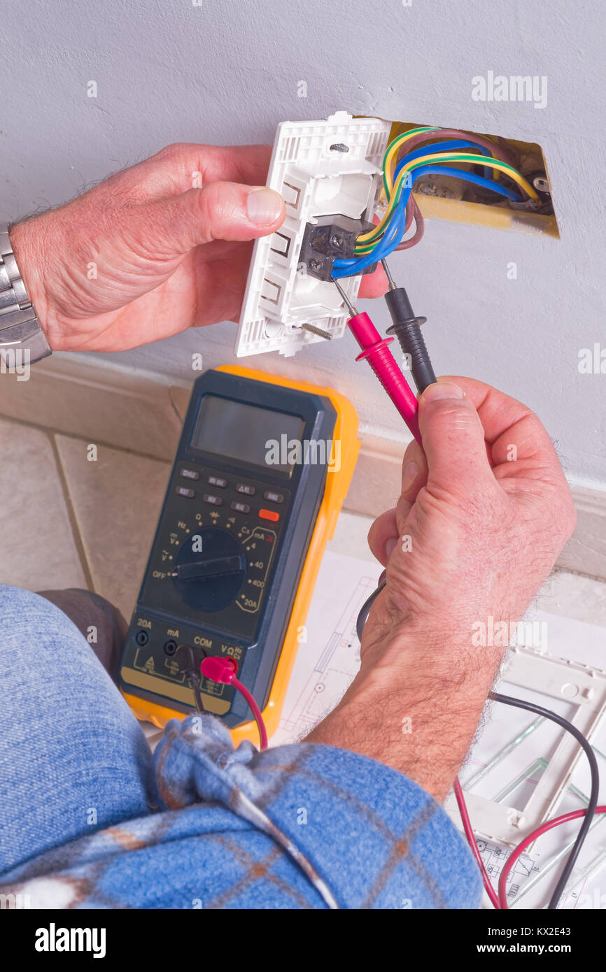 Bticino Steckdose Anthrazit, Zweipolig Mit Schutzleiter, 10/16A 250V, 1 Modul – Modern & Sicher