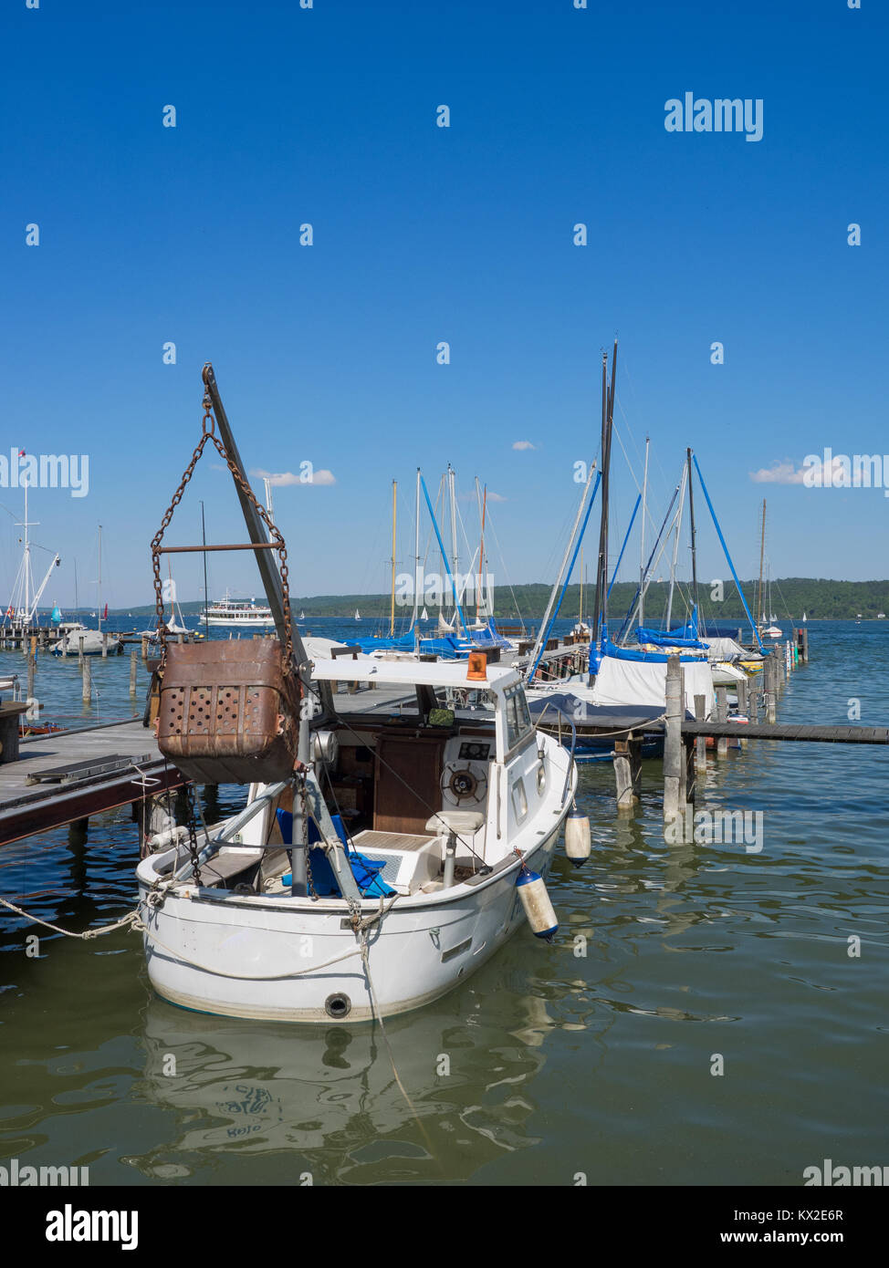 Boote gebunden zu einem Pier, Starnberger See, Deutschland Stockfoto