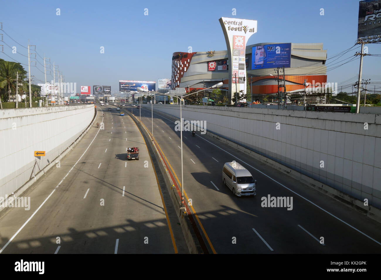 Autobahnen in der Nähe von Einkaufszentrum Central Festival, Chiang Mai, Thailand. Keine PR Stockfoto