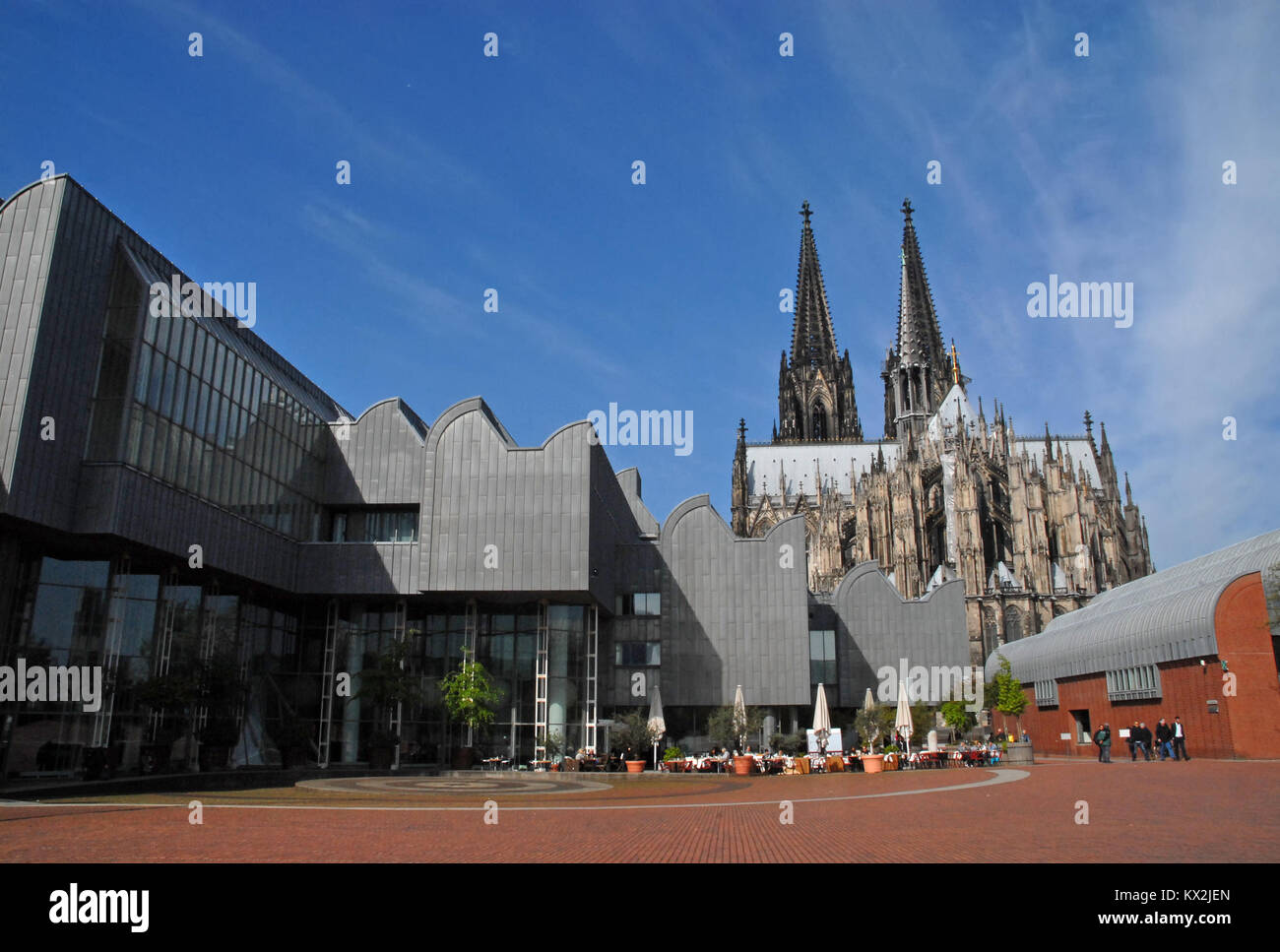 Blick auf den Kölner Dom, die Philharmonie und das Museum Ludwig Heinrich-Böll-Platz aus Stockfoto