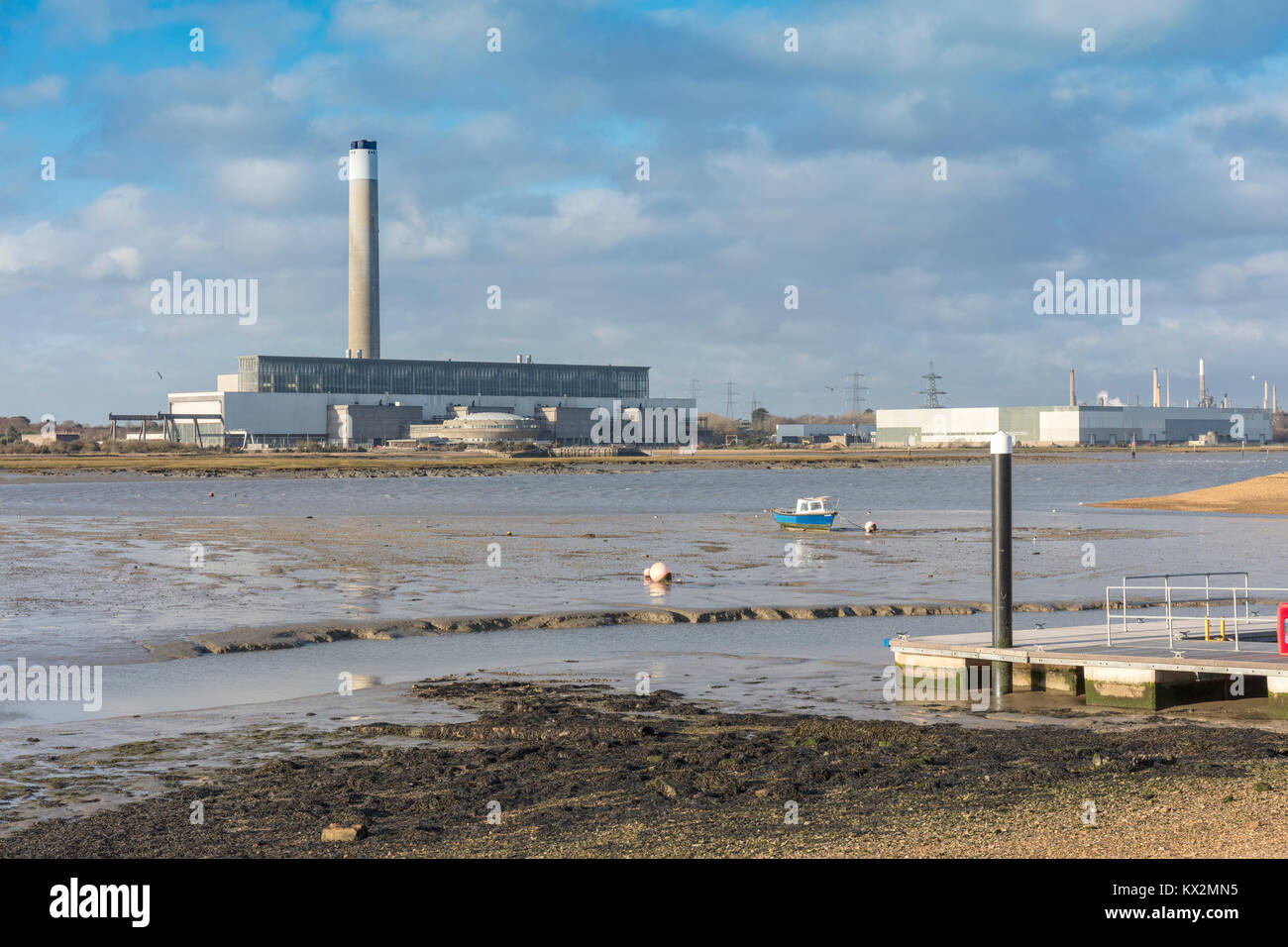 Fawley Power Station 2018 (decommisioned 2013), Wasser, Southampton Solent, Calshot, Hampshire, England, Großbritannien Stockfoto