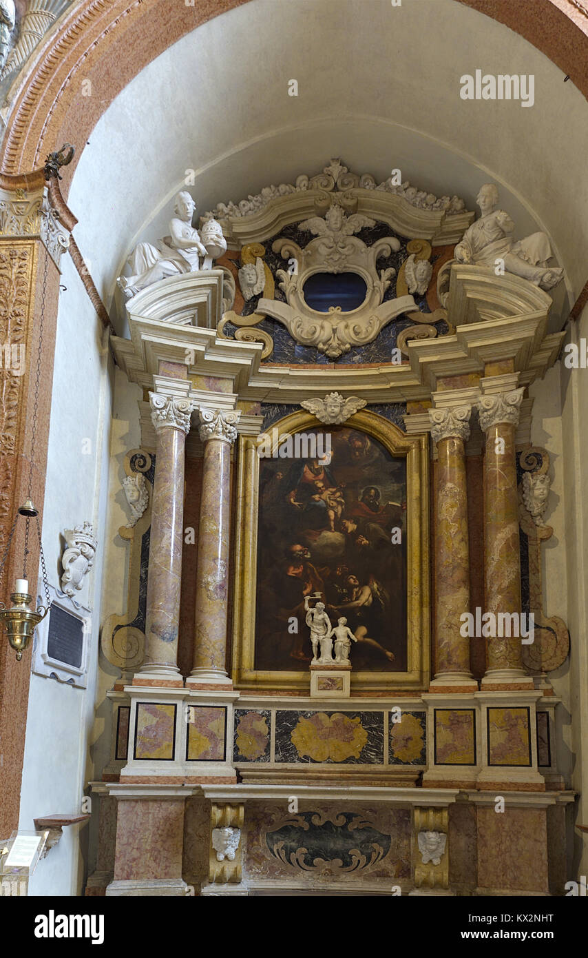 Verona Venetien Italien. Innenraum Duomo Santa Maria Matricolare, Dionisi Kapelle. Errichtet 1481-1484 Altarbild Madonna mit Kind, St. Peter, St. Paul und St. A Stockfoto