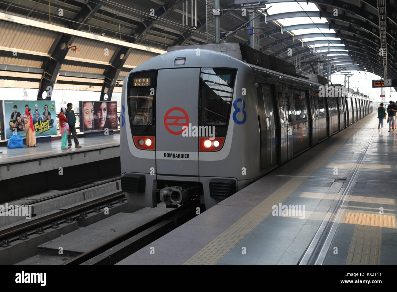 Die U-Bahn an Ramakrishna Ashram Rn U-Bahn Station in Neu Delhi, Indien Stockfoto
