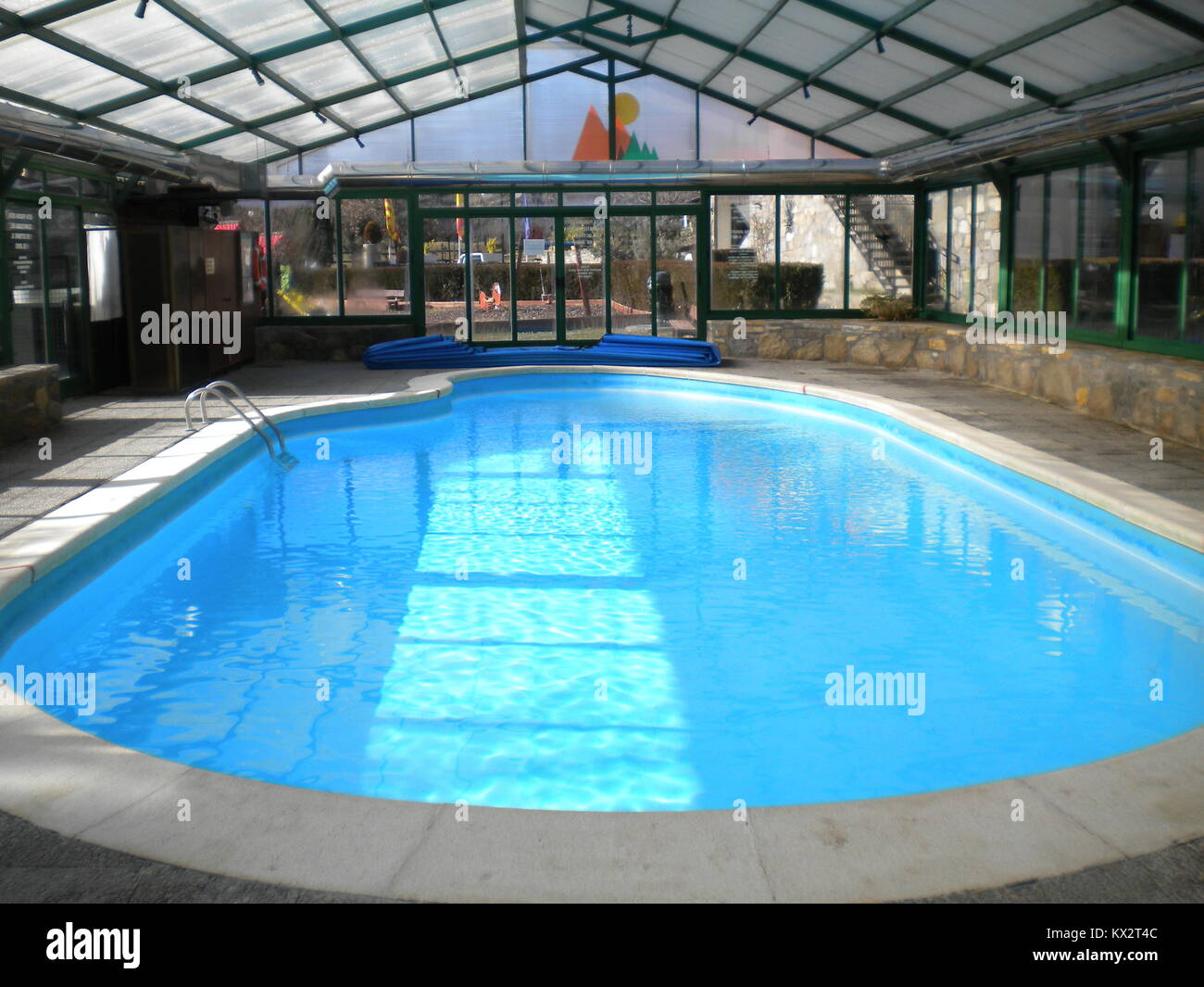 Klimatisierter pool im Tal Val d'Arán, Lleida, Katalonien, Spanien Stockfoto