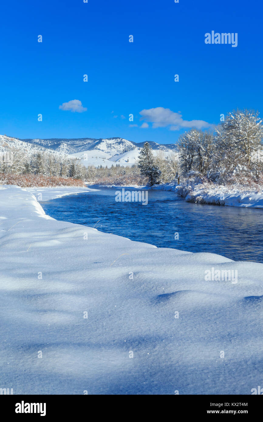 Clark Fork River im Winter in der Nähe von Bearmouth, Montana Stockfoto