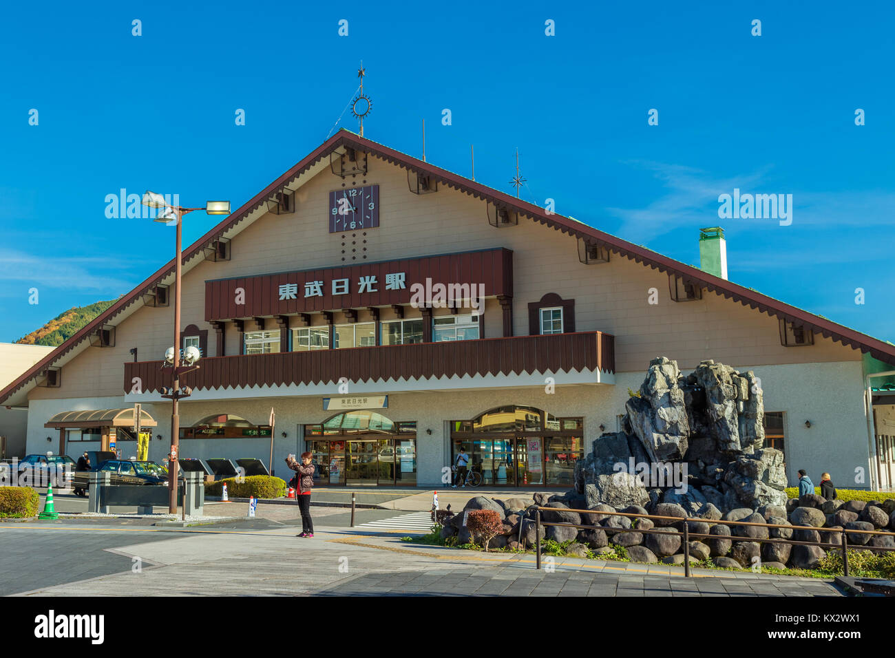 Nikko, Japan - 16. November 2015: Tobu - Nikko Station von tobu Railway betrieben serviert durch alle "Lokalen" "rasch" und die Dienstleistungen "rasch" aus dem asak Stockfoto