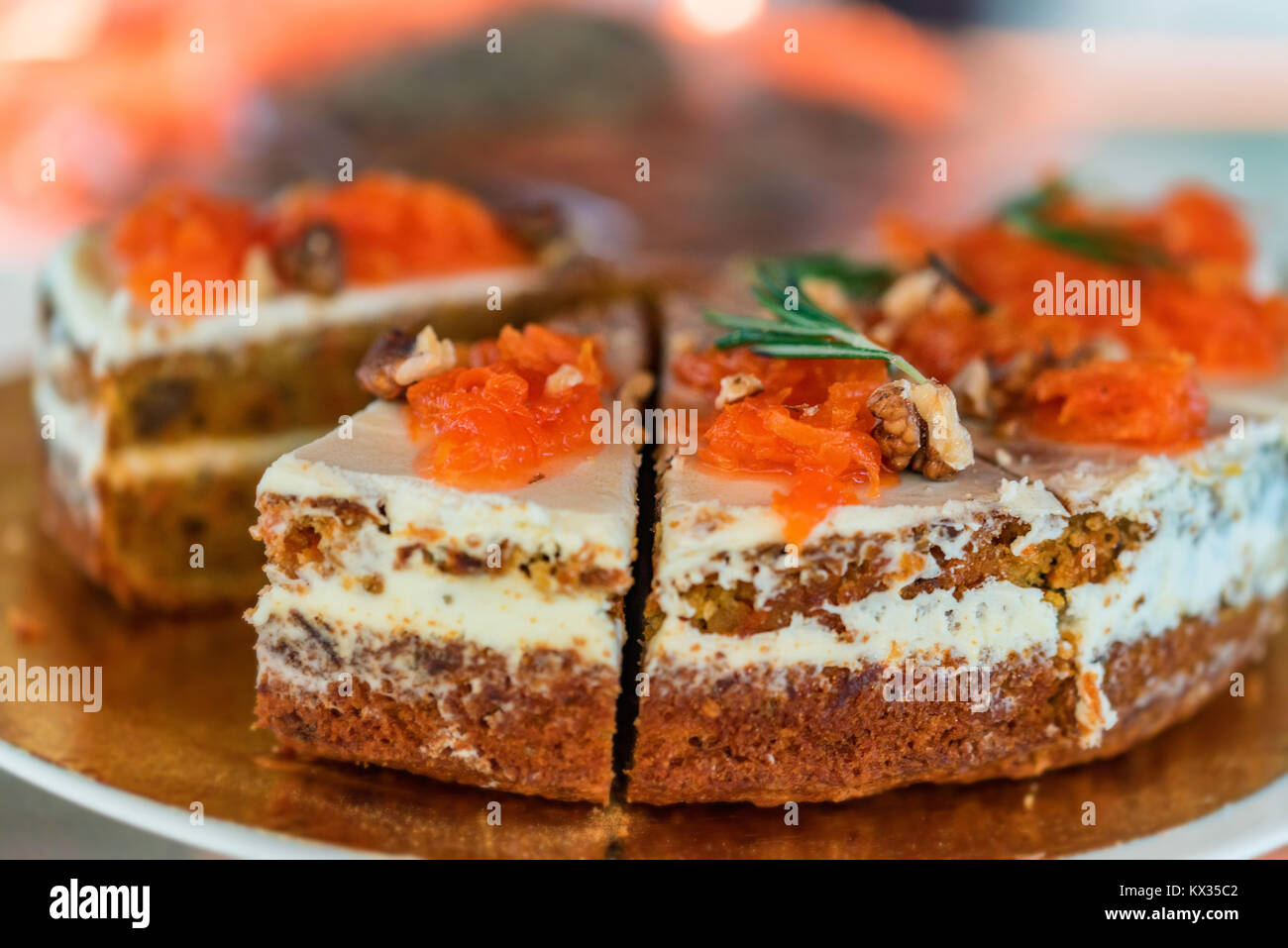 Frisch organische Karottenkuchen eingerichtet Stockfoto